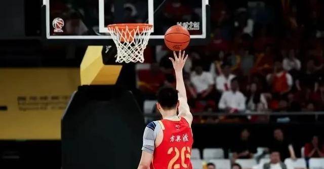 比分悬念引人入胜，球迷屏息以待的简单介绍