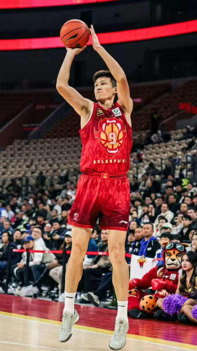 深圳队实力突出,取得胜利领跑的简单介绍 深圳队实力突出,取得胜利领跑的简单介绍
