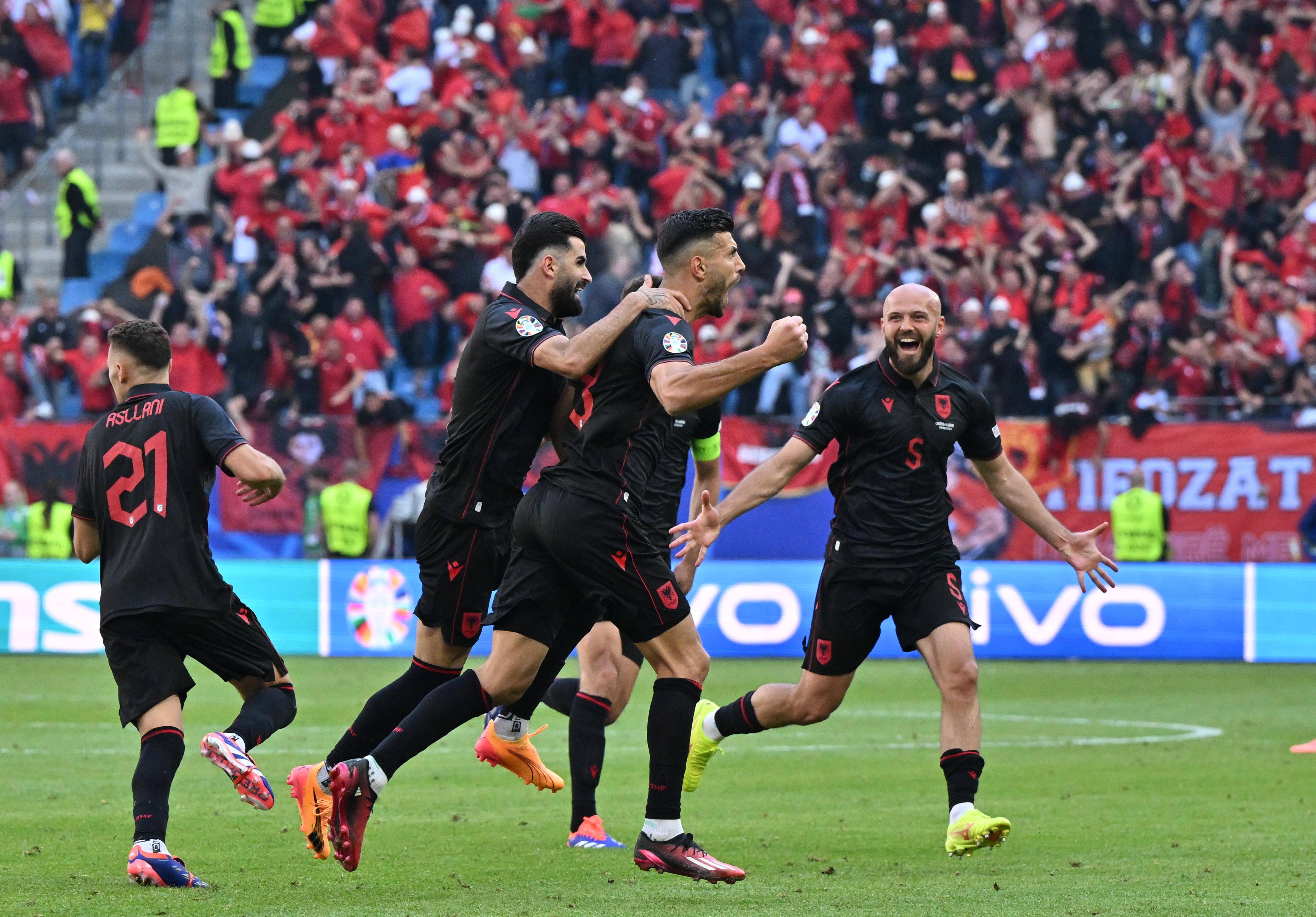 土耳其迎战阿尔巴尼亚，双方拼尽全力