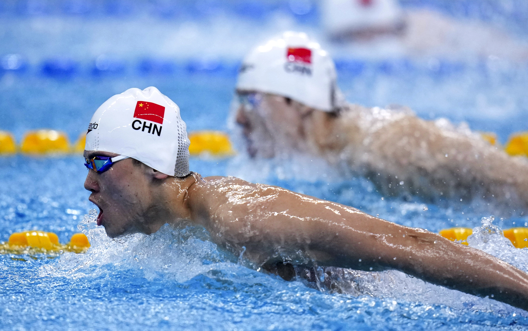 包含迎来胜利:游泳选手喜摘金牌的词条 包含迎来胜利:游泳选手喜摘金牌的词条