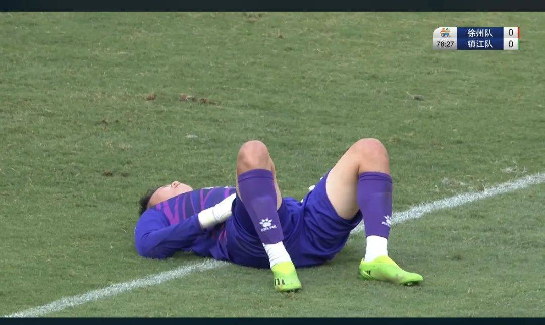 足球场上一幕幕惊险瞬间，让人屏息凝神的简单介绍
