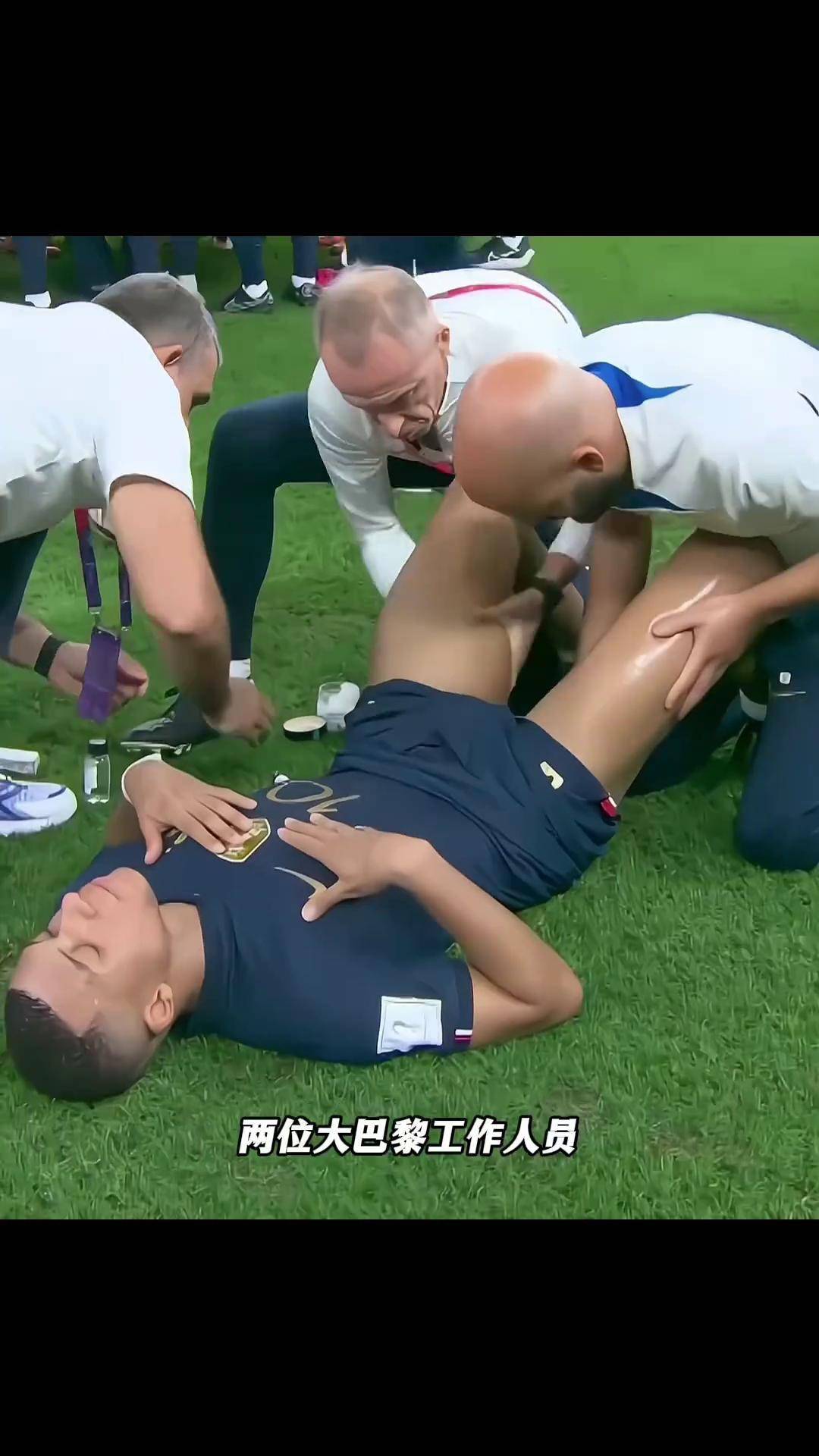足球场上一幕幕惊险瞬间，让人屏息凝神的简单介绍