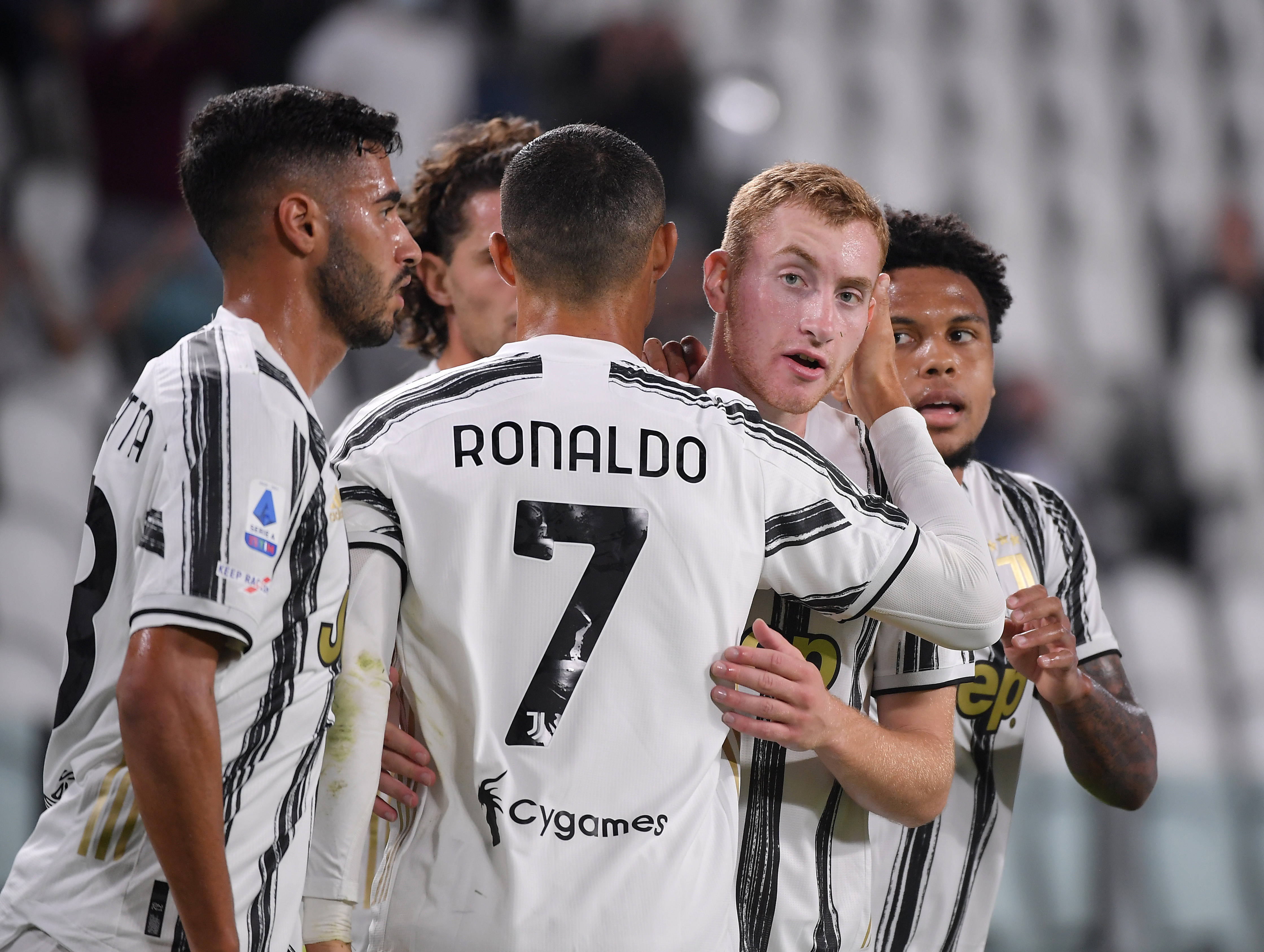 关于尤文图斯主场轻松战胜，积分榜领跑的信息