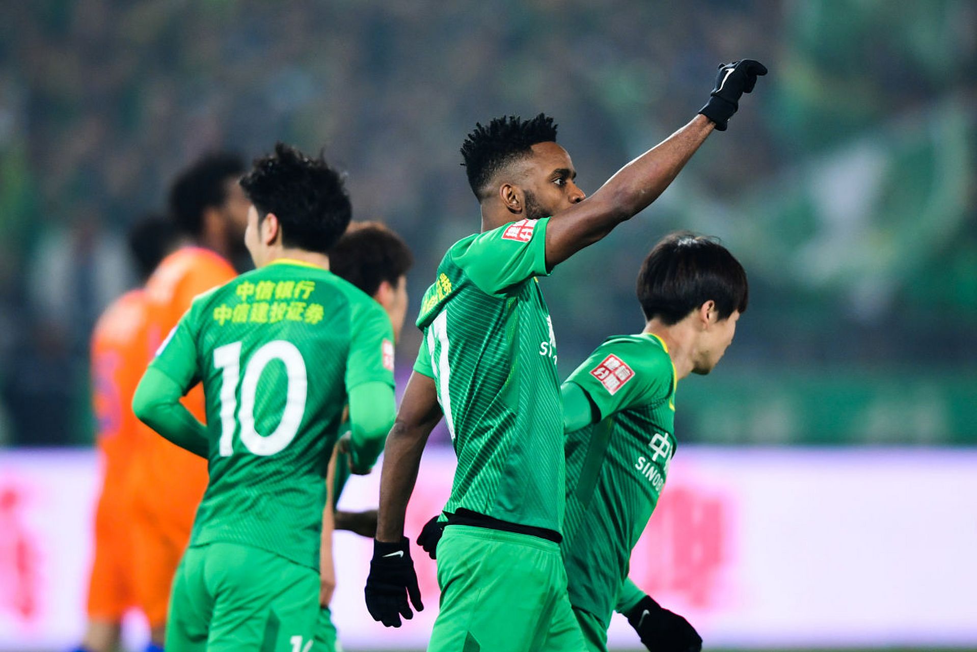 球队在比赛中一鼓作气,取得连胜佳绩 球队在比赛中一鼓作气,取得连胜佳绩