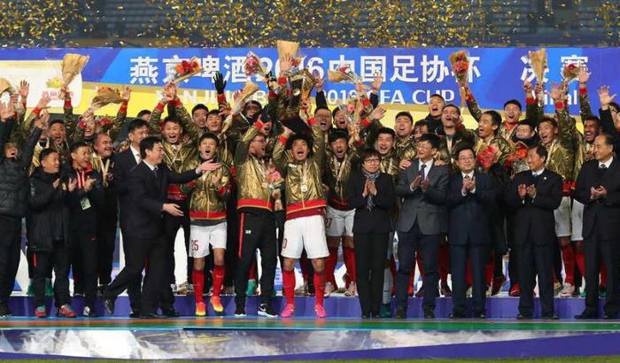 恒大险胜泰达，取得胜利