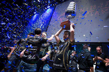 关于让我为你们喝彩，热血风暴席卷全场，赛出非凡！的信息