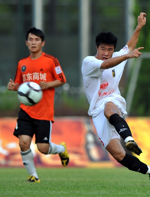 青岛黄海主场战胜华南湘涛，提升排名