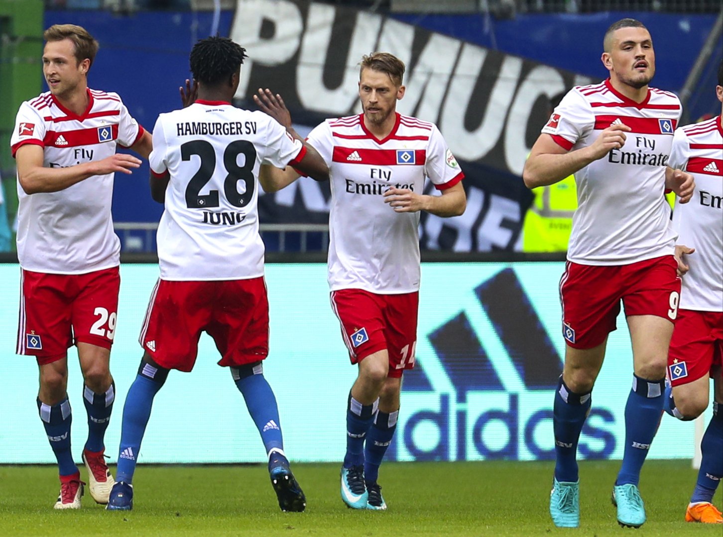 在德国足球联赛,汉堡拒绝战胜劲敌 在德国足球联赛,汉堡拒绝战胜劲敌