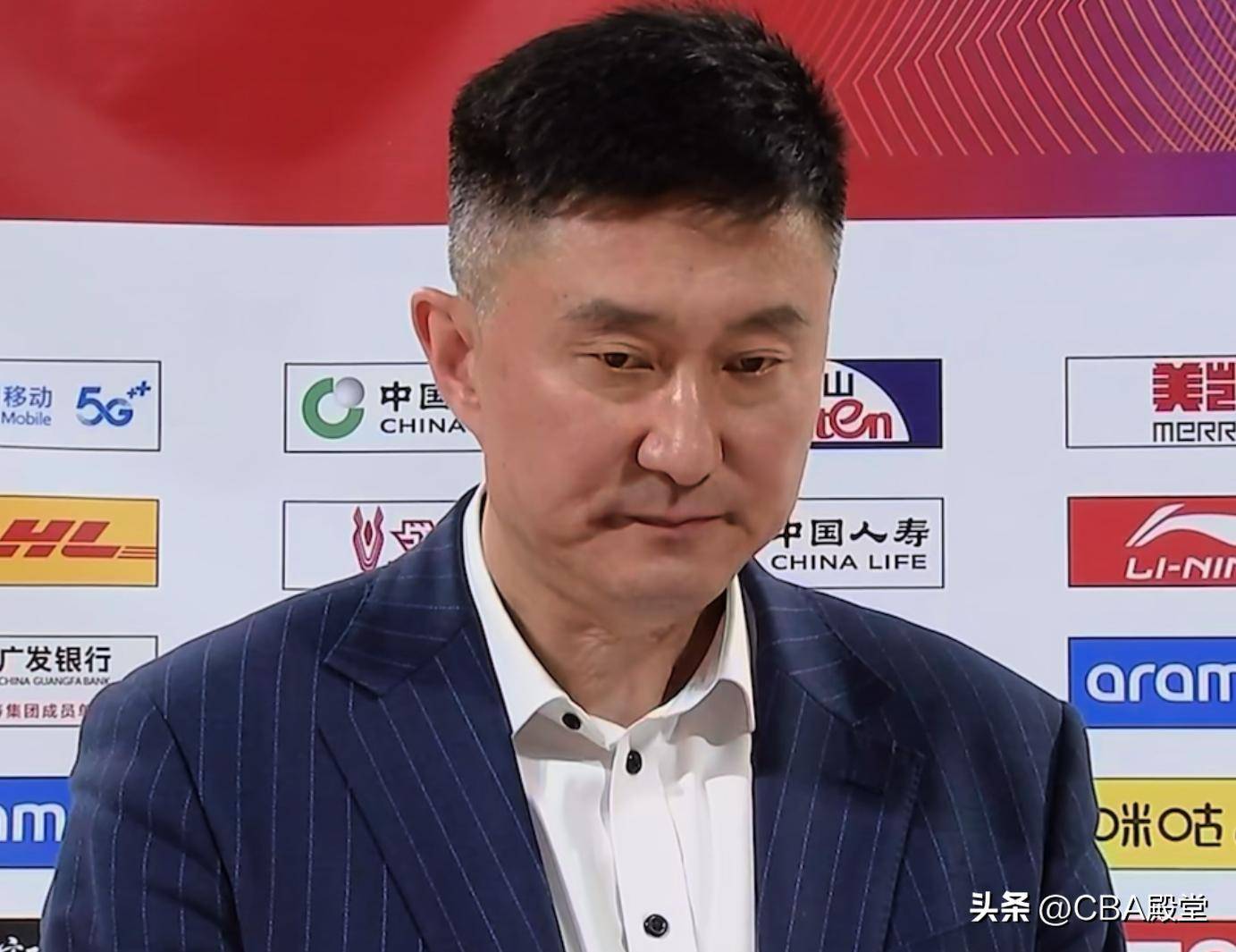 马赛全队拼尽全力,成功称王 马赛全队拼尽全力,成功称王