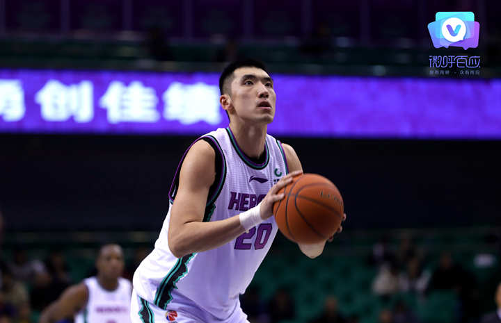 深圳鲨鱼队全力以赴,一往无前抢得胜利 深圳鲨鱼队全力以赴,一往无前抢得胜利