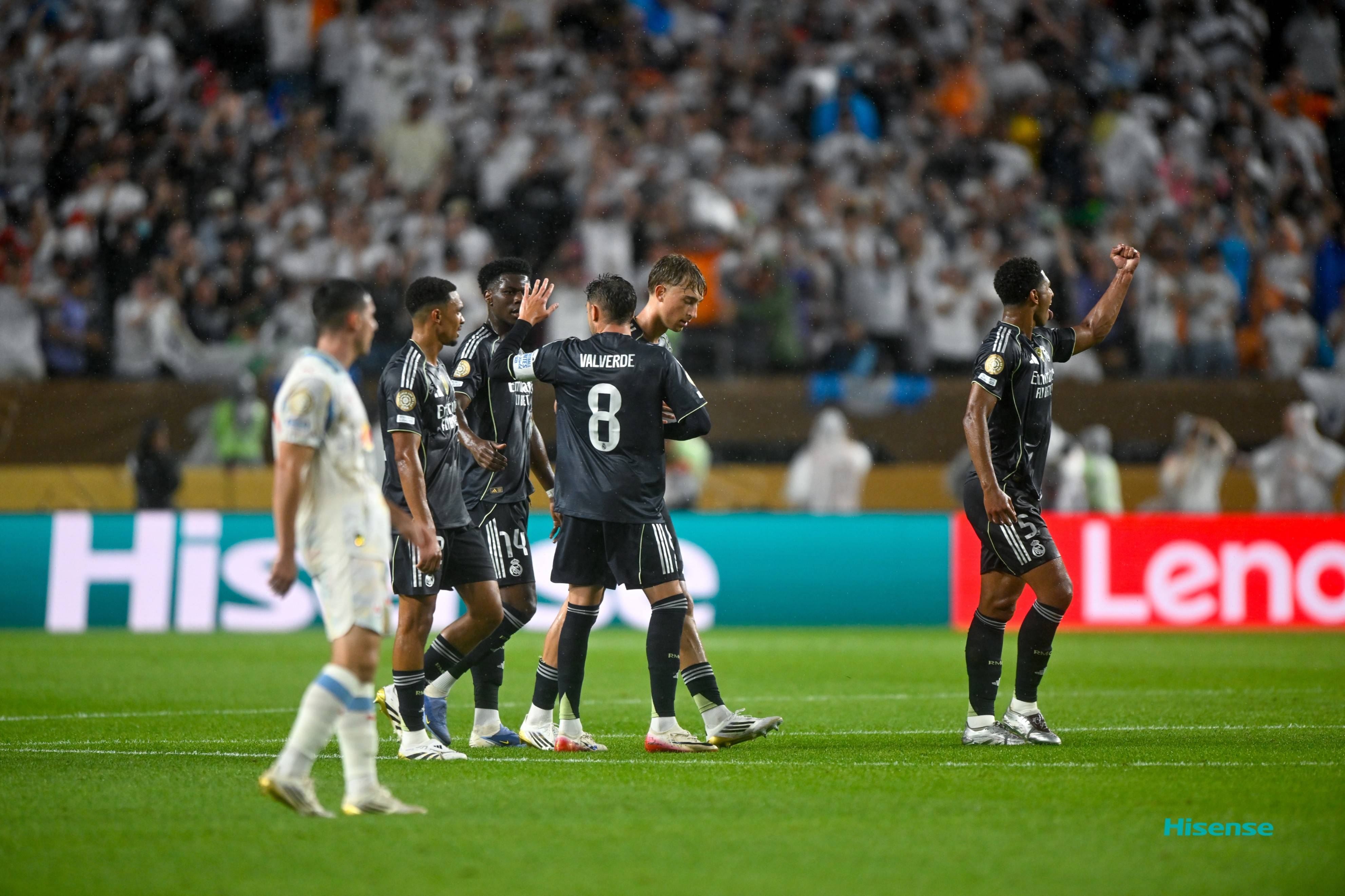 尤文图斯击败强敌，挤进欧冠决赛