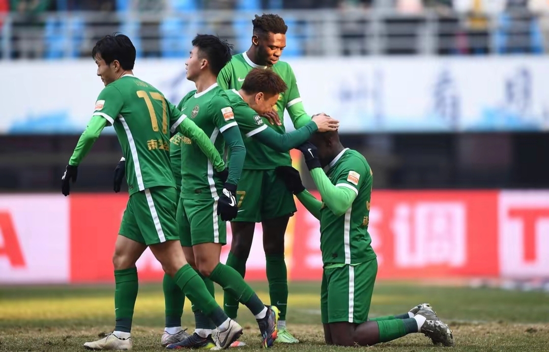 包含联赛中的球员逐渐融入球队体系，默契十足的词条