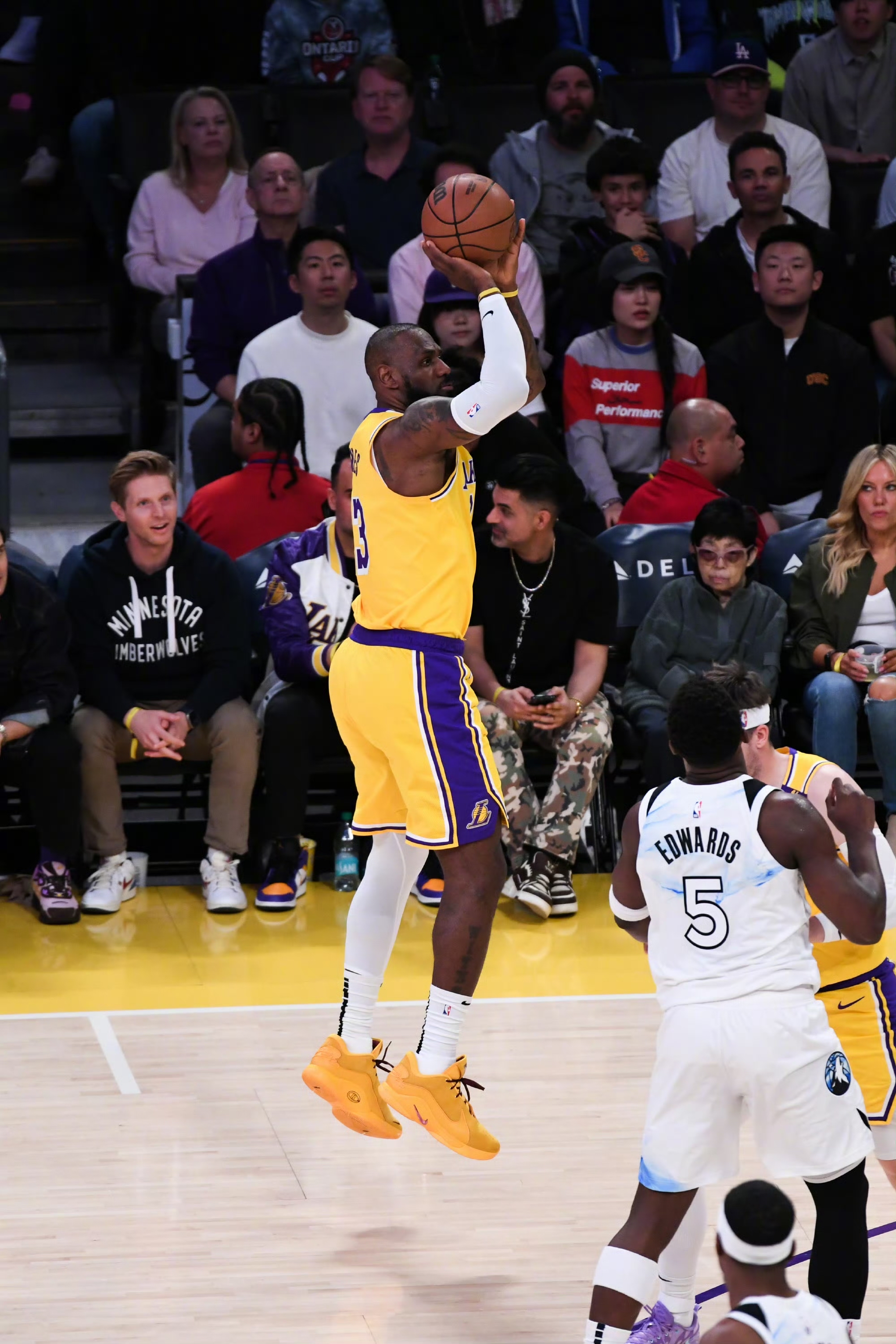 灬火主场击败森林狼，战胜乔丹一战的简单介绍