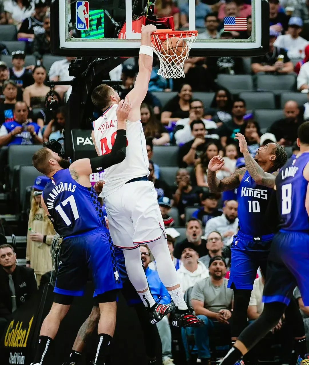 包含希腊男篮翻盘快船，恩比德打破历史纪录的词条