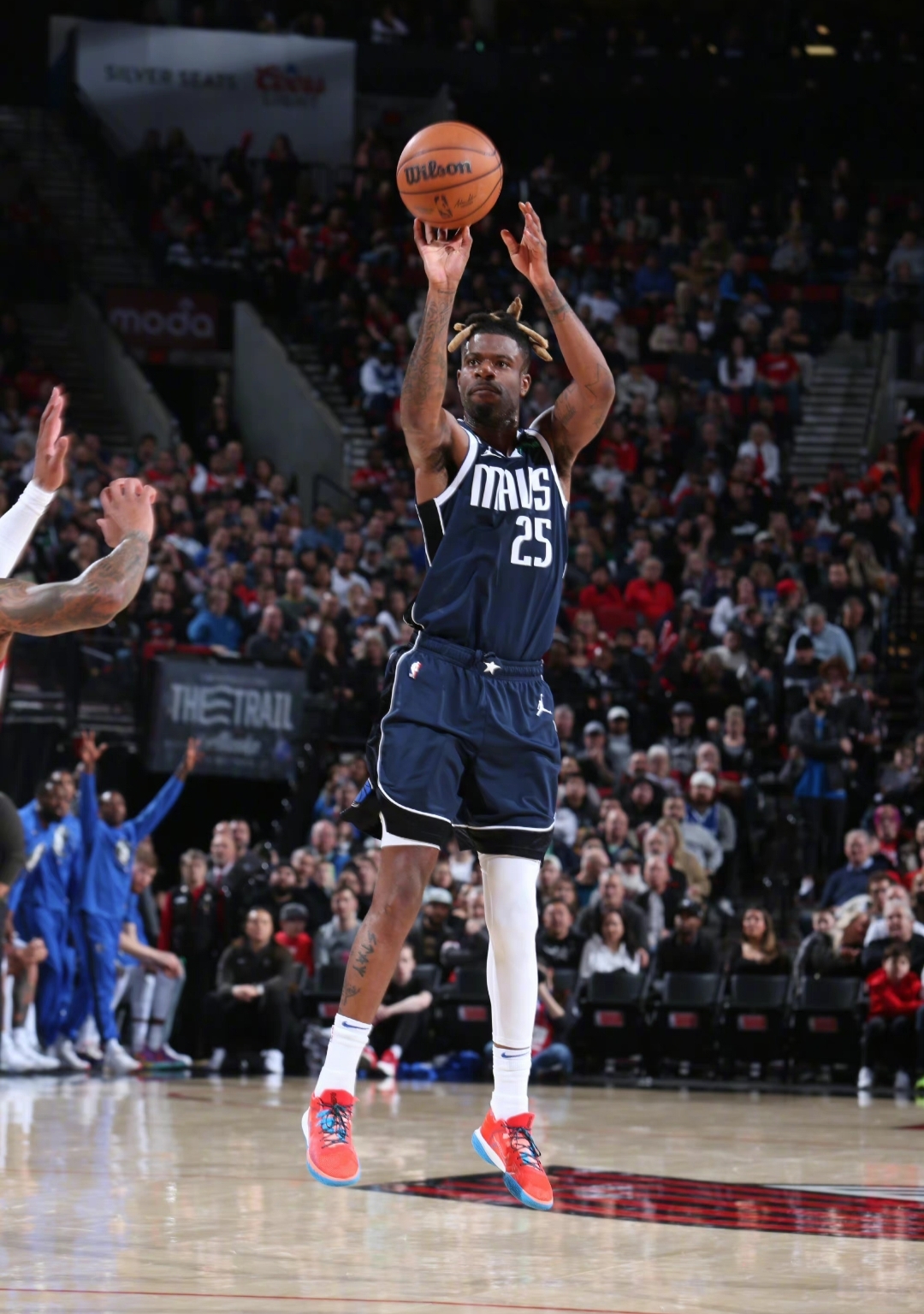 开拓者击败独行侠，利拉德压哨绝杀收获双20+