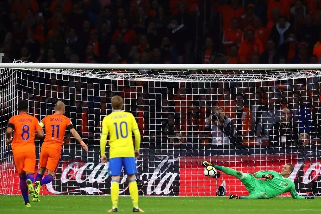 巴西翻盘瑞典，罗本送出助攻