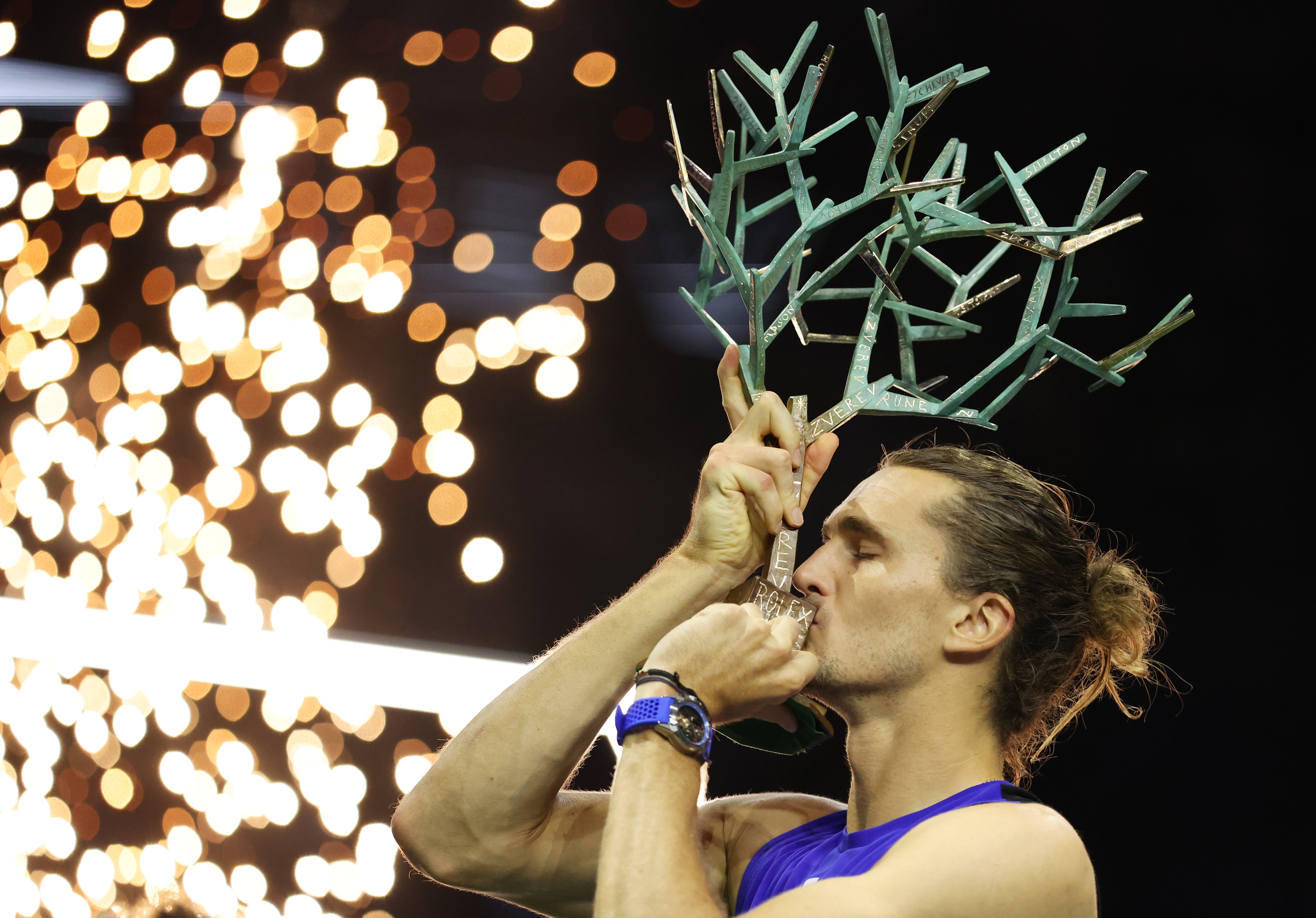 包含美国网球队横扫西班牙网球队,兹维列夫关键制胜的词条 包含美国网球队横扫西班牙网球队,兹维列夫关键制胜的词条