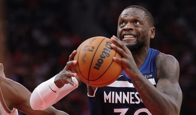 尼克斯主场力克活塞,兰德尔表现出色 尼克斯主场力克活塞,兰德尔表现出色