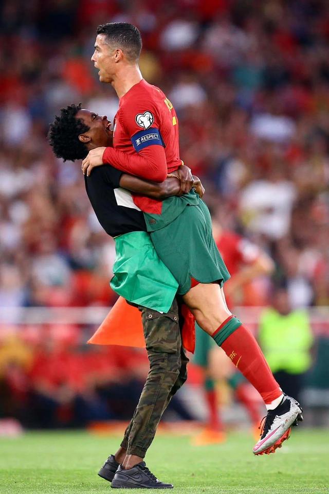 葡萄牙队逆转英格兰队，林高远点燃赛场