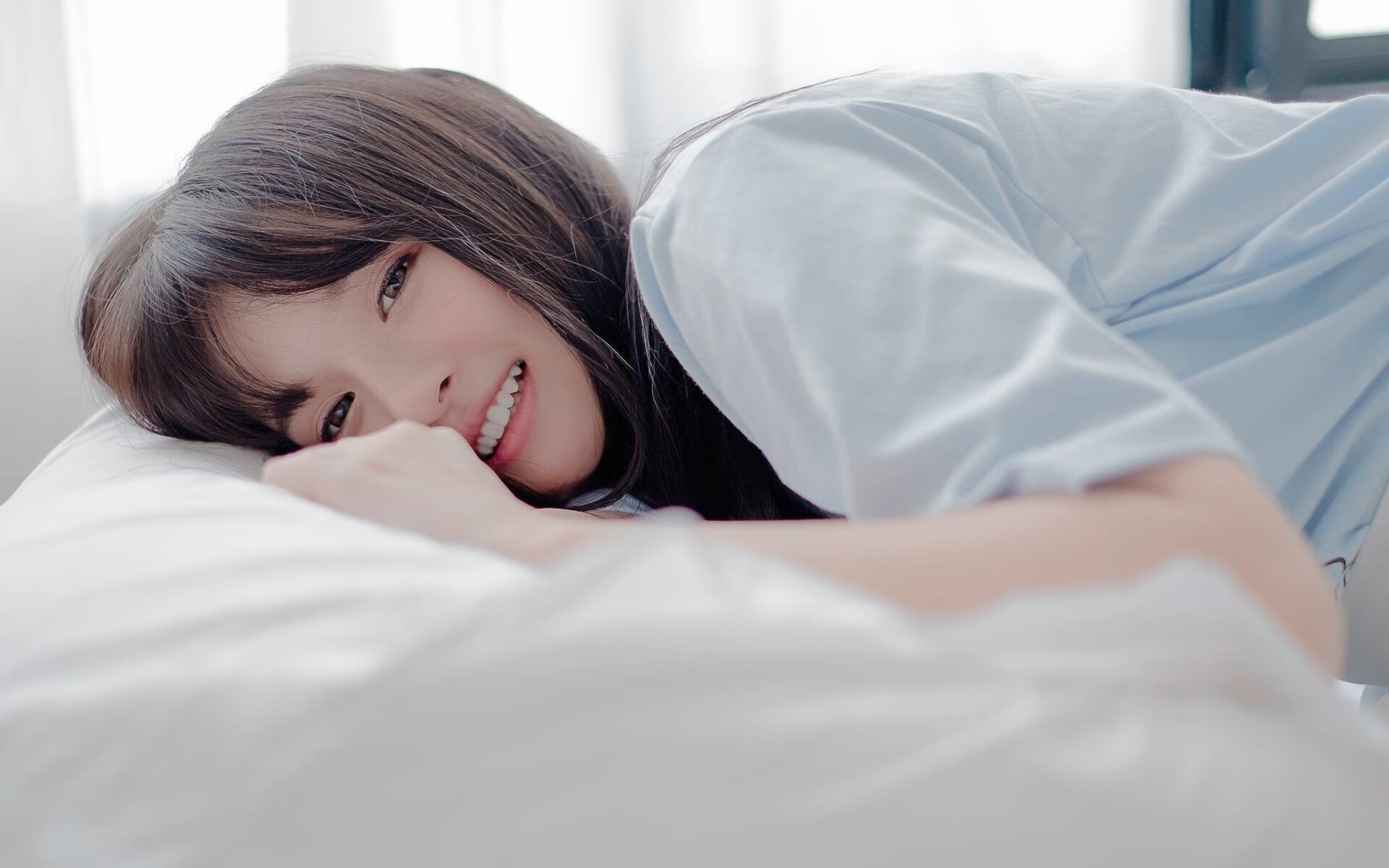 浓眉双端主宰赛场，黄蜂火力全开碾压魔术