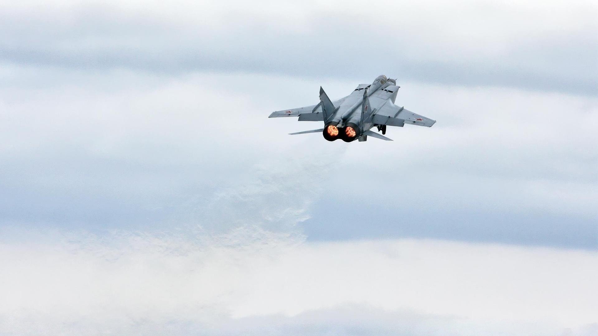 攻防转换之魂，克莱引领掘金生死战力克尼克斯