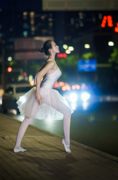 速度与传奇，当引擎轰鸣遇见超越的弧线